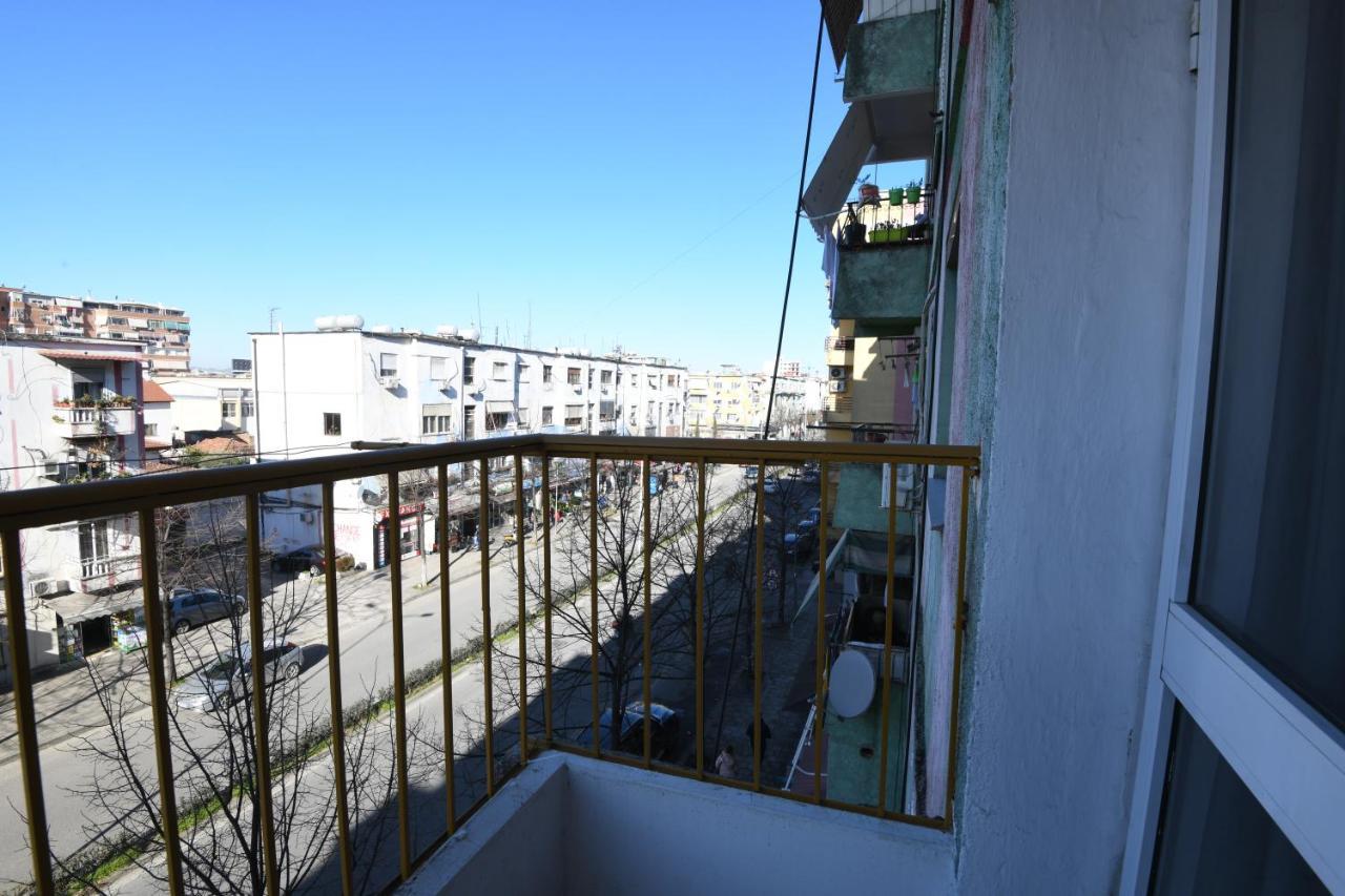 Rondine Studio Apartment Тирана Екстериор снимка
