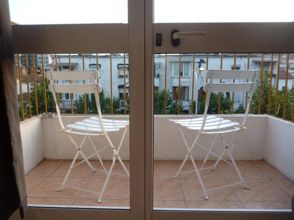 Rondine Studio Apartment Тирана Екстериор снимка